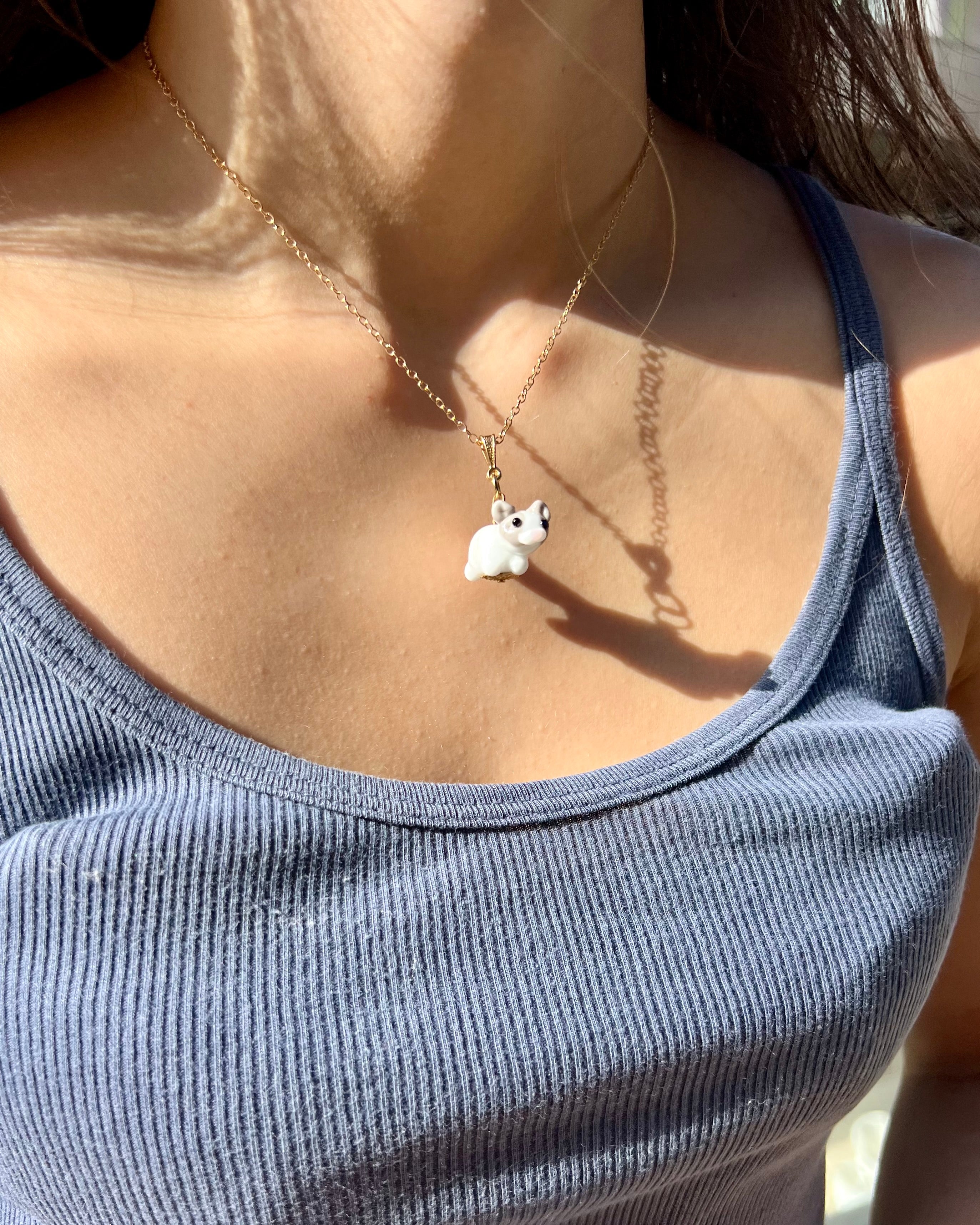 Milky Tiptoe Kitten Necklace