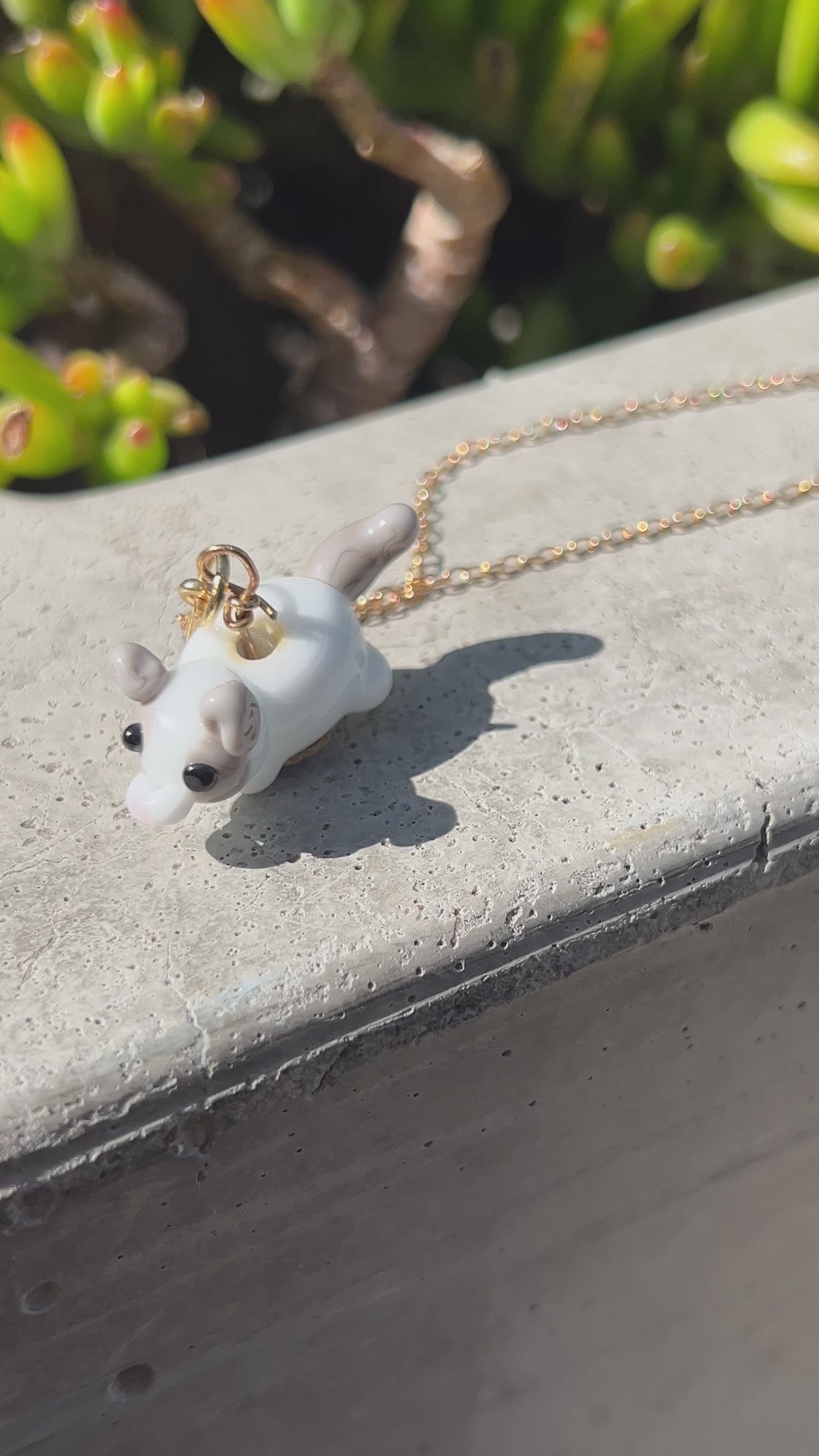 Milky Tiptoe Kitten Necklace